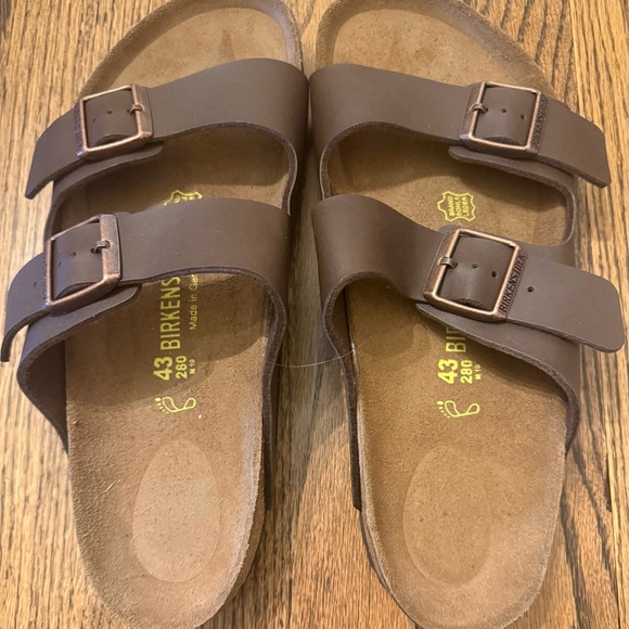 Birkenstock NWOT Men’s size 43 Chocolate Brown Arizona Sandals. - Picture 1 of 4